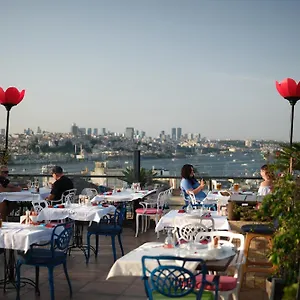 فندق ريموند بلو
